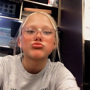 Meet your Posher, Ahna